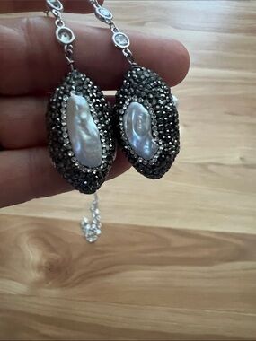Long Lariat rhinestone pearl necklace.